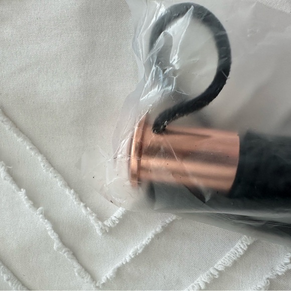 Honey Birdette rose gold cat whip NIB RARE - Picture 3 of 4